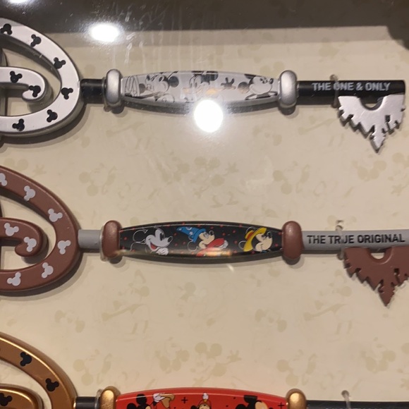 Disney’s Special Edition Key Trio - Picture 4 of 7